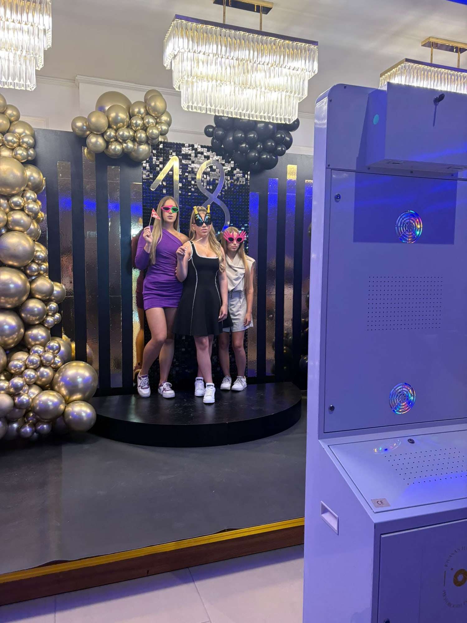 Photobooth i 360 Glam Spin na proslavi punoletstva